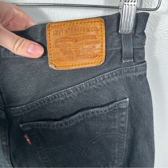 Levi's Black Ankle Cropped Denim Jeans Frayed Hem Size 25 Button-Fly Relaxed Fit - Picture 11 of 16